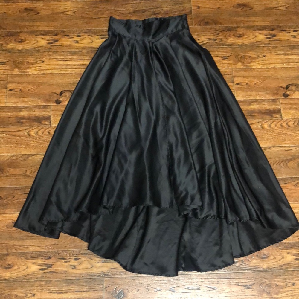 High-Low / Front Slit / Lined / Satin Look - HP❣️NEW Skirt